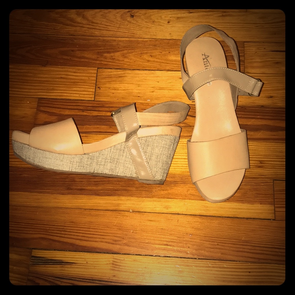 Nude wedges